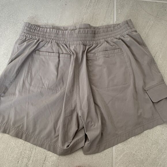 Athleta Women's Cargo Shorts Hiking Chelsea Zipper Pockets Gray Taupe Size 12 - Picture 7 of 7
